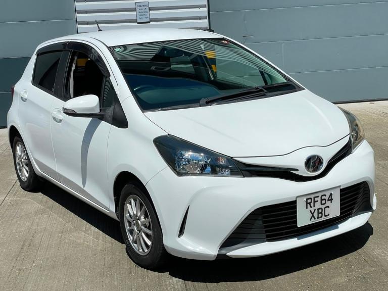 2014 Toyota Yaris 1.33 VVT-i Automatic GENUINE LOW MILES /IMMACULATE CONDITION Hatchback Petrol A...