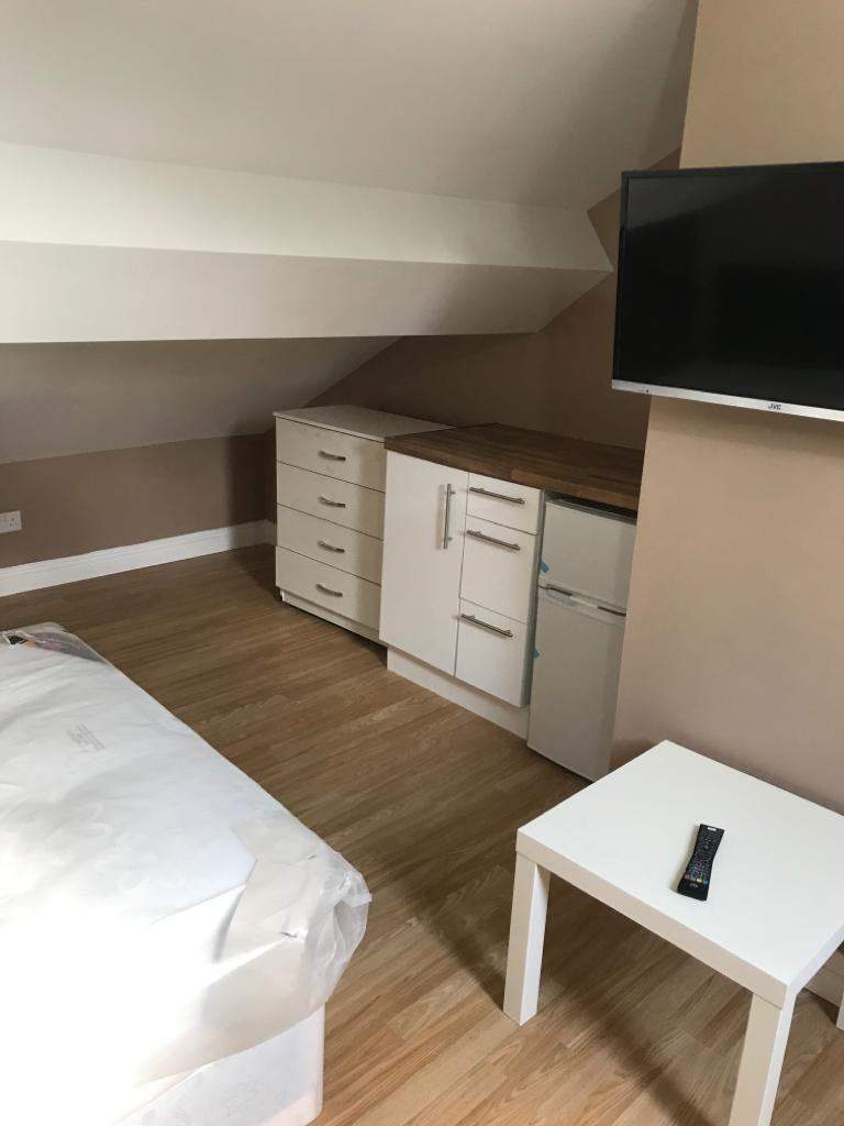 Large Double Room with own shower/ toilet to rent in oban street LE3 9GB