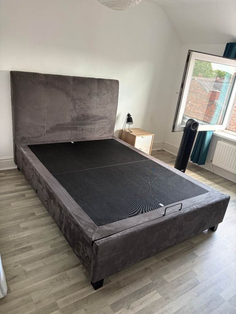 £180 o.n.o - Dreams King Size Grey Ottoman Storage Bed Frame – Used less than 20 times
