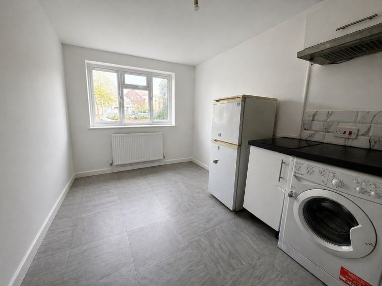 Studio Flat In Mitcham 