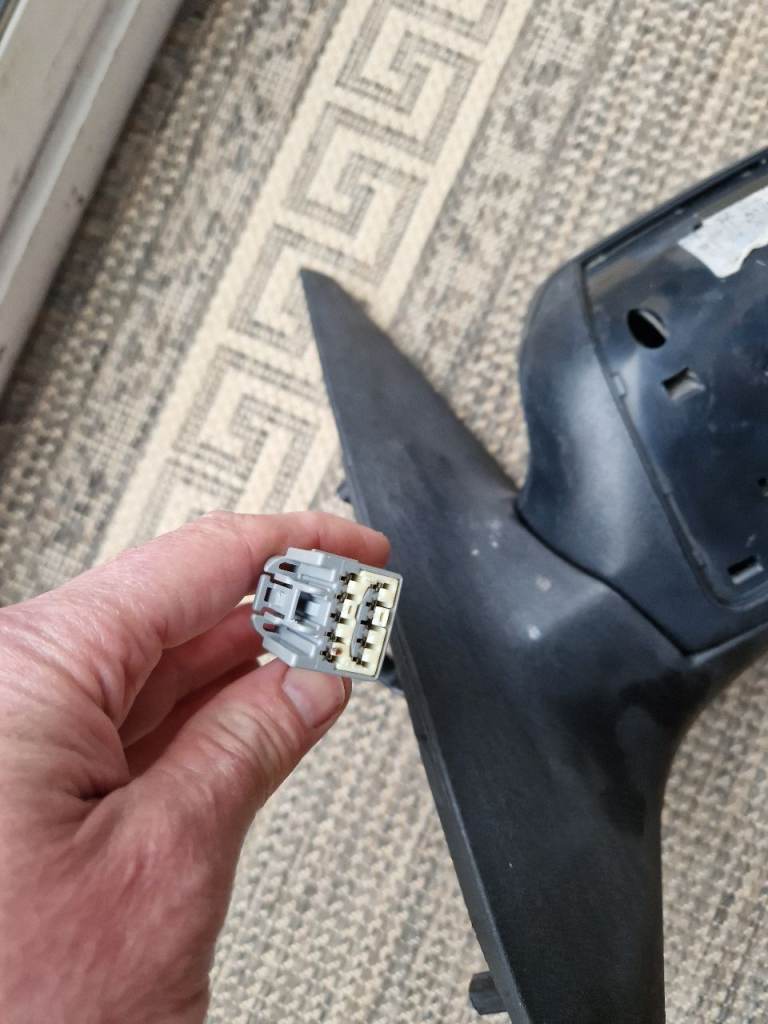 FOR SALE MK3 MONDEO ST MIRROR nearside Power folding with puddle light in