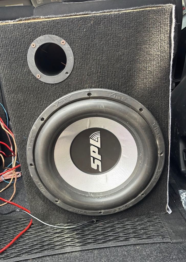 Crunch Blackmaxx 1000W Amplifier with Vibe SLICK SPL Subwoofer
