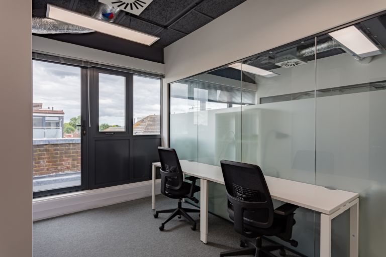 London - TW110JR \ Small Serviced Office Available to Rent