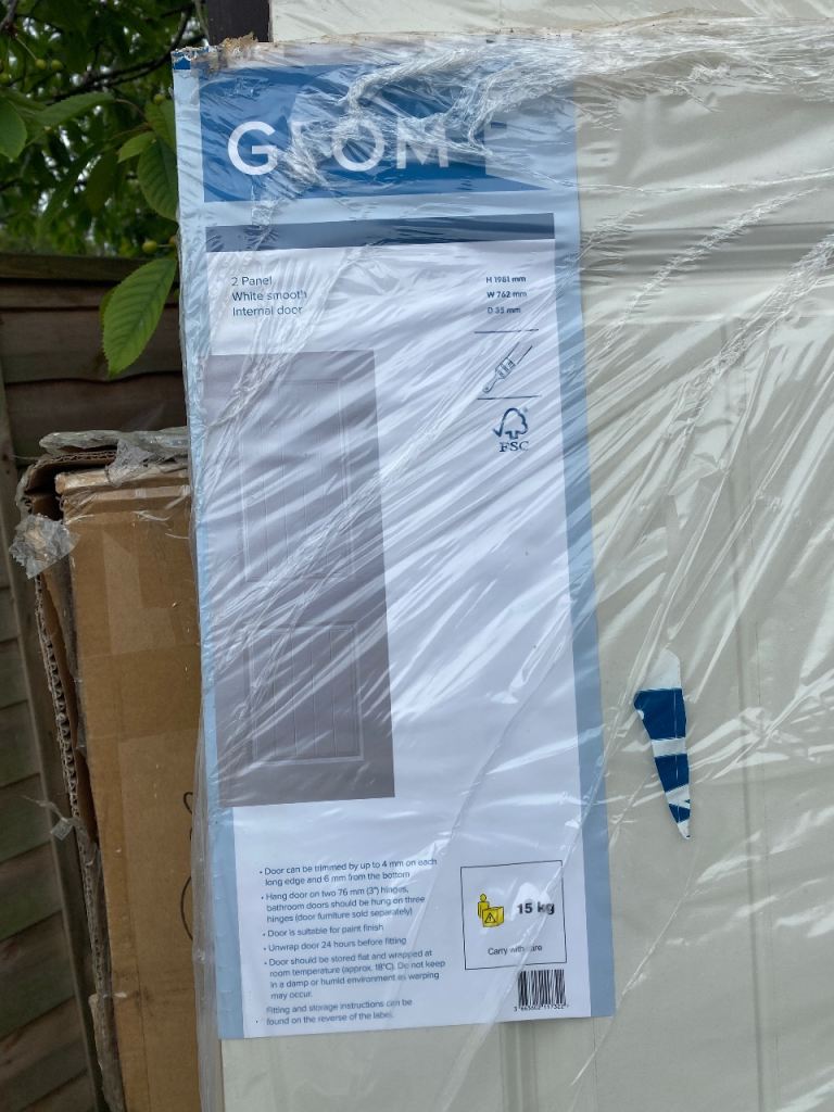 Geom 2 panel white smooth internal door H1981mm W762mm D35mm