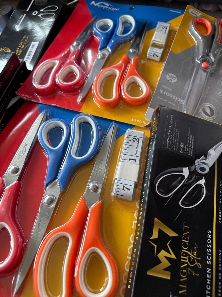 JOB LOT SCISSORS ASSORTED SIZES AND PACKS