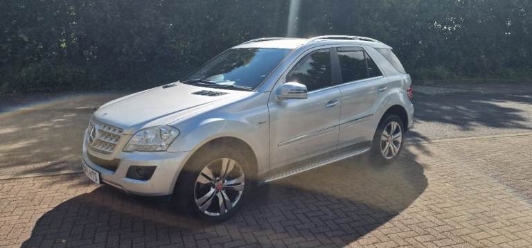 MERCEDES ML  300 SPORT CDI BLUE -CY AUTOMATIC STUNNING 