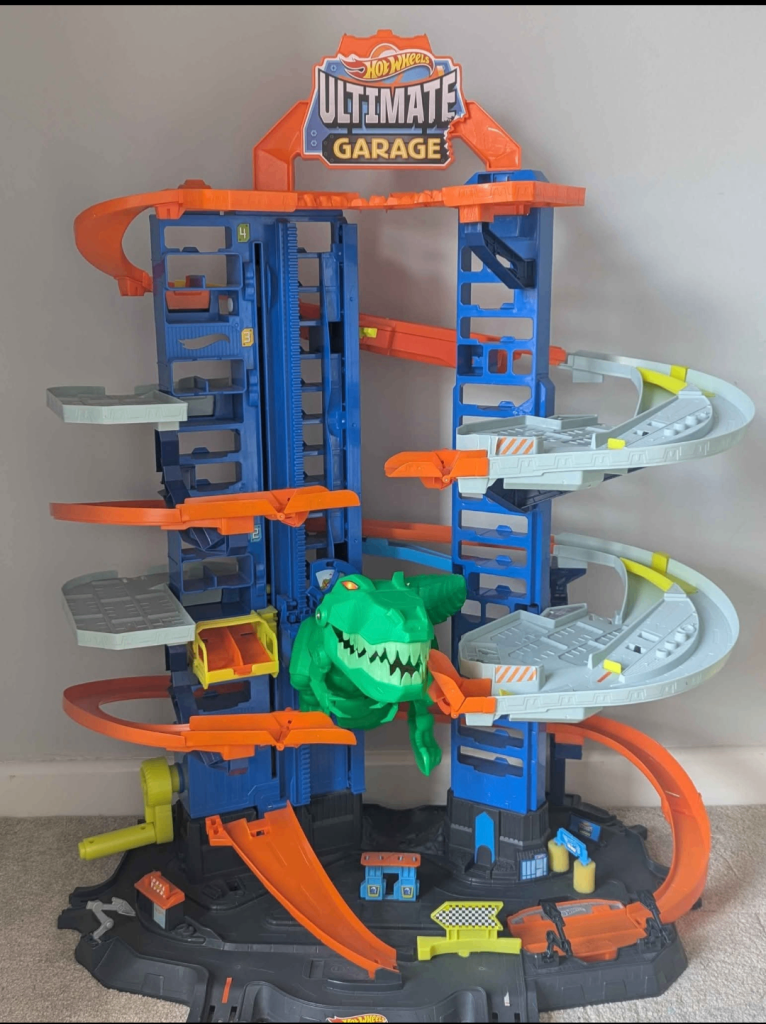 Hot wheels ultimate garage 