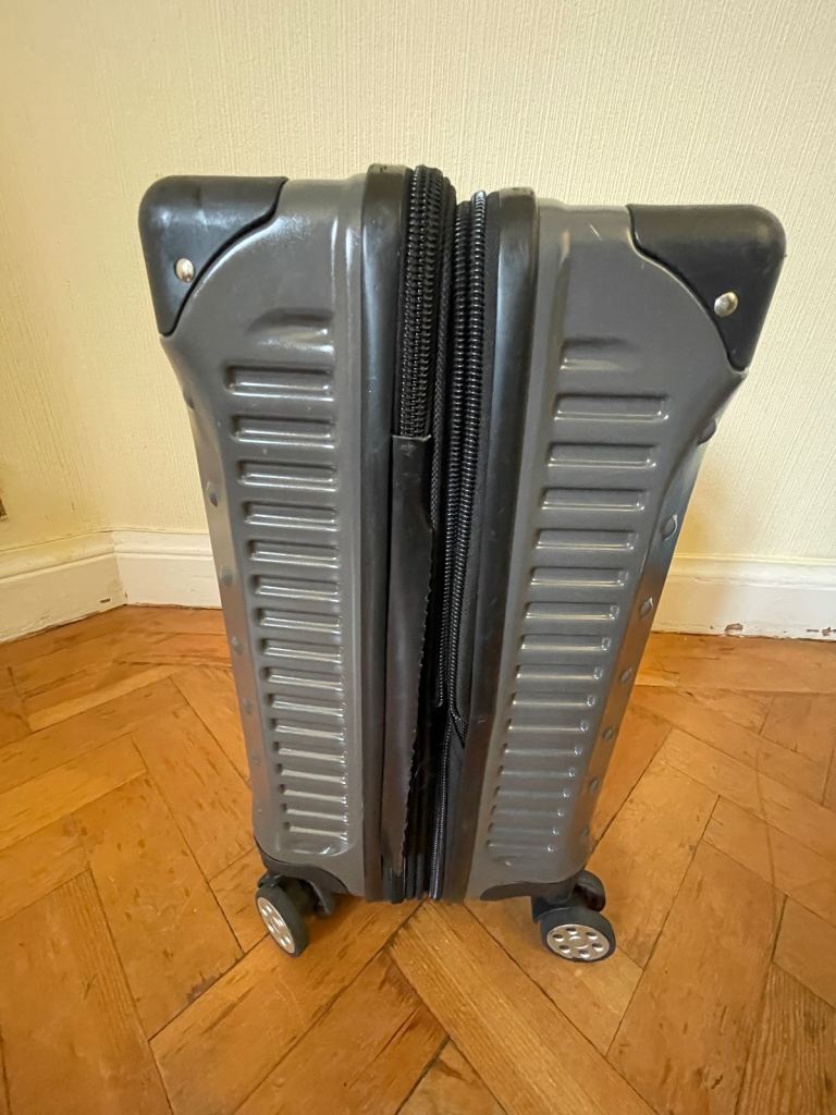 IT Suitcase (slight damage) Hand Luggage 
