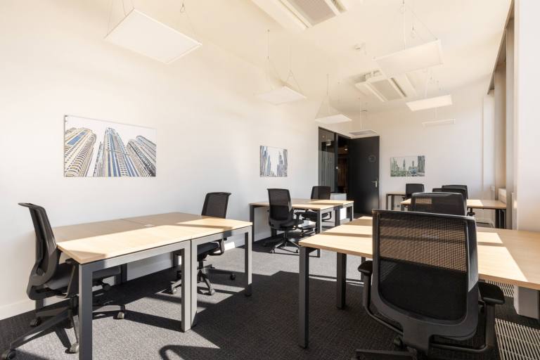 Warrington - WA2 0XP \ Large Office Space for Up to 15 Desks
