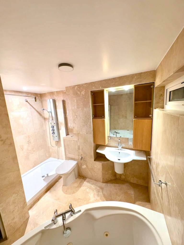 Double En-Suite Room in Wandsworth - All Bills Included