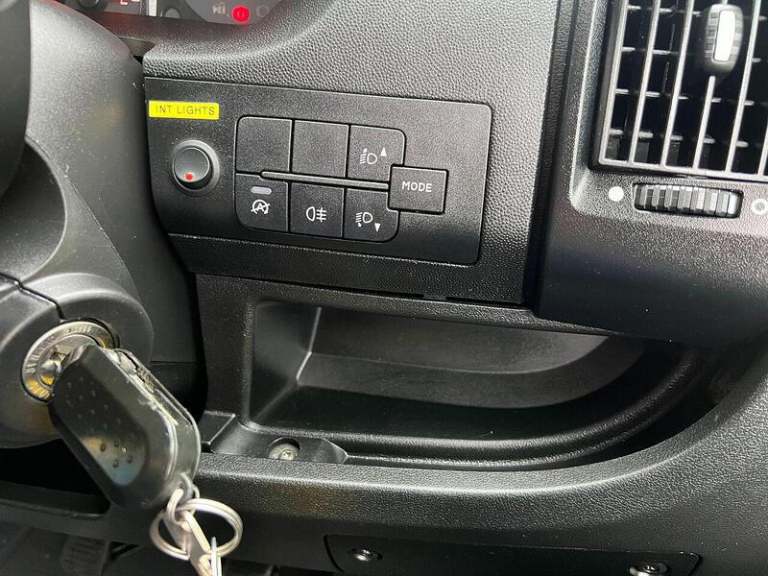 2022 Peugeot Boxer 2.2 BlueHDi 335 S Platform Cab L3 EU6 Luton DIESEL Manual