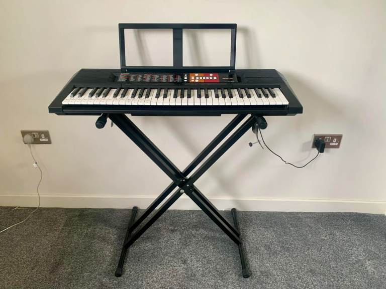 Yamaha Electronic Keyboard 