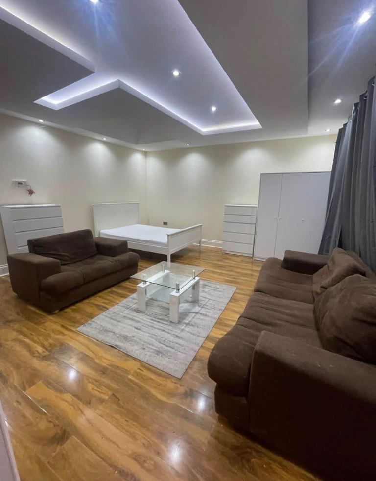 Studio apartment in Langley 