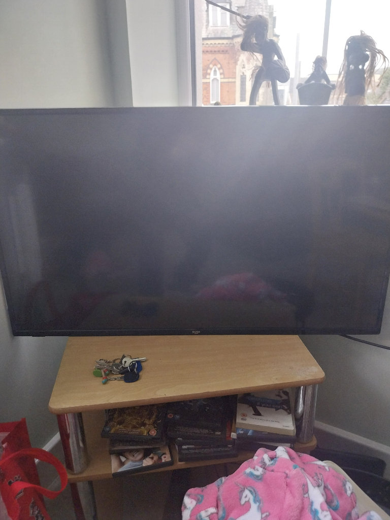 Tv bush d-led full hd, 43/44inch mint condition smart Netflix free view YouTube 