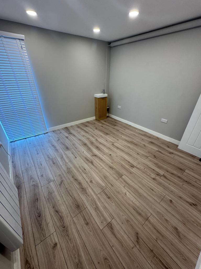 Treatment /beauty room to rent - West Swindon 