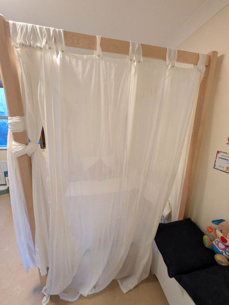 Queen size bed - low four poster bed + eve mattress