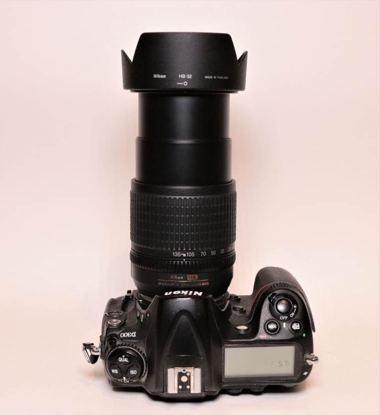 Nikon AF-S 18-135mm F/3.5-5.6 G ED DX Lens in excellent condition.