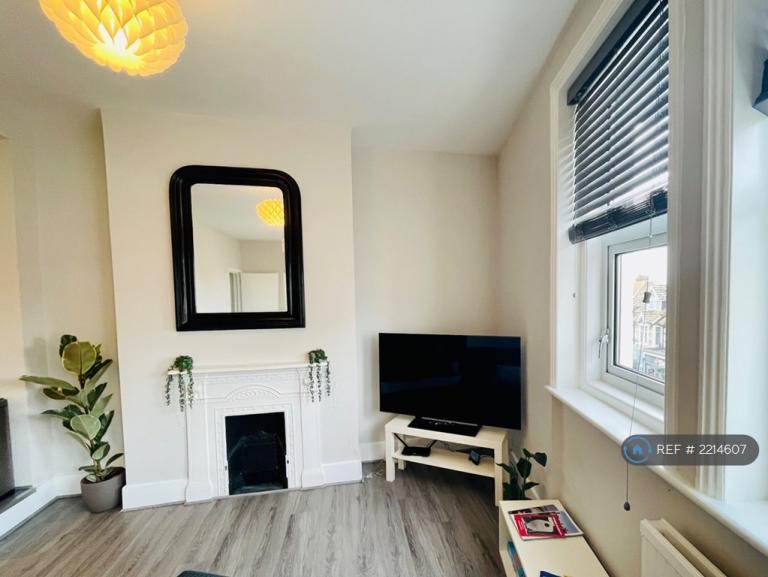 1 bedroom in Sea Road, Bexhill-On-Sea, TN40 (#2214607)