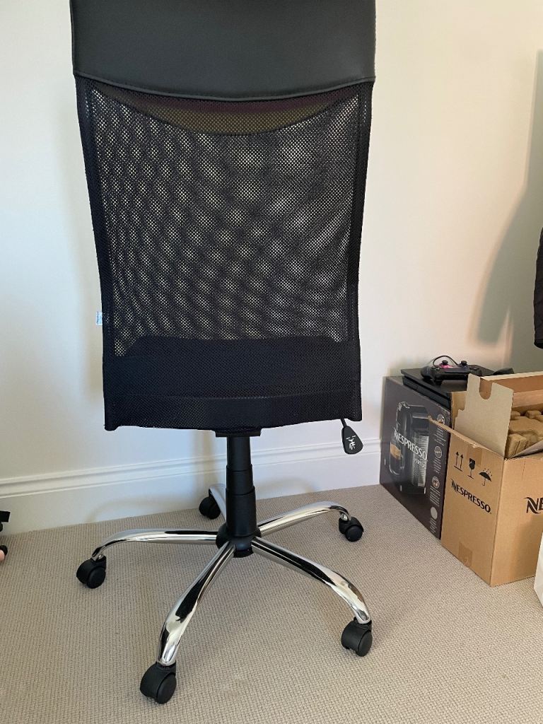 Black office chair 
