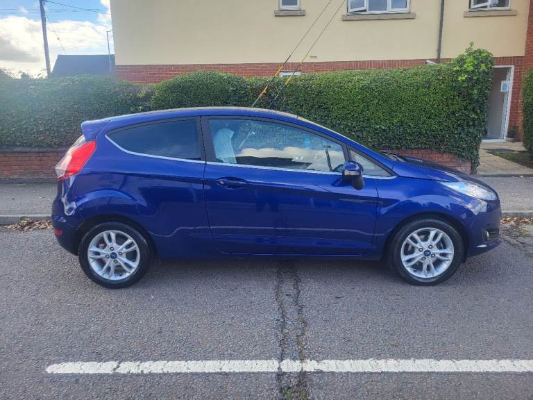 Ford fiesta 1.25 zetec. 2015. Stunning car!