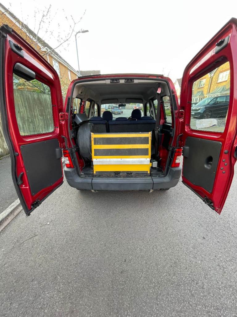 Peugeot Partner 1.6 HDi Diesel wheelchair-accessible - MOT until 5 December 2026