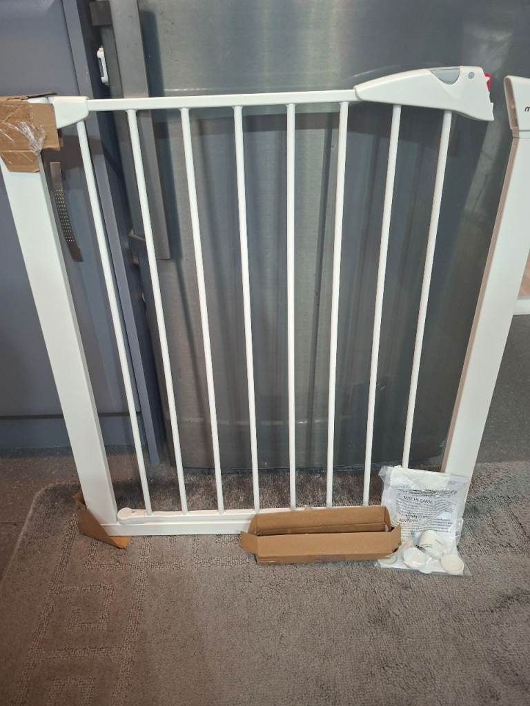 Munchkin Maxi-Secure Baby Gate - White, NEW