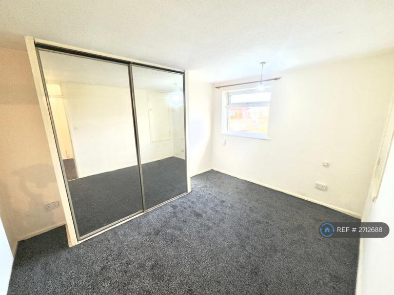 2 bedroom flat in Balmoral Grove, Hucknall, Nottingham, NG15 (2 bed) (#2712688)