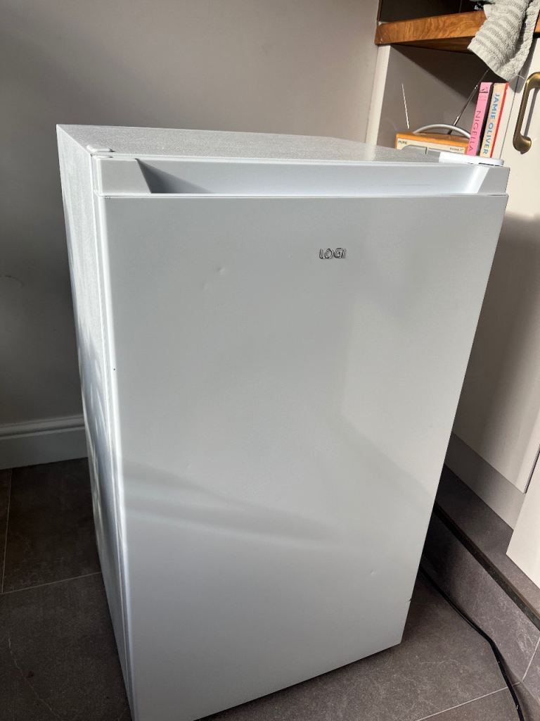LOGIK under counter fridge - white