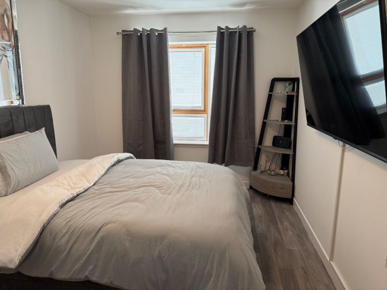 Grey lined eyelet bedroom curtains 