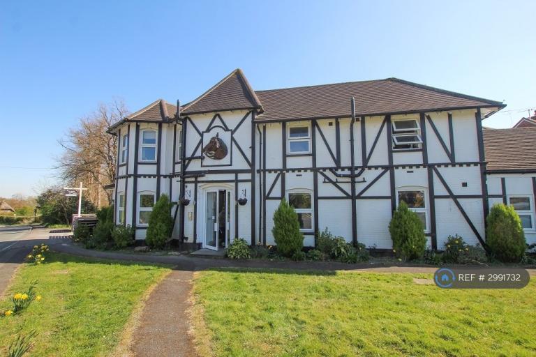 1 bedroom flat in Lord Lyon, Stockcross, Newbury, RG20 (1 bed) (#2991732)