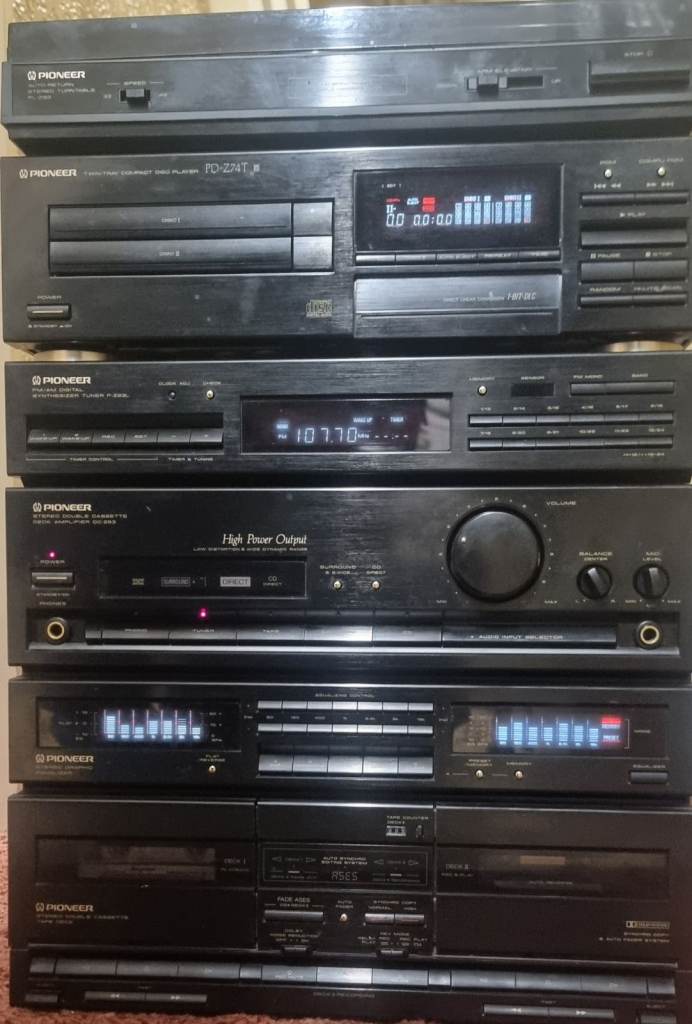 Pioneer Stereo System with Turntable, CD Player, and Amplifier