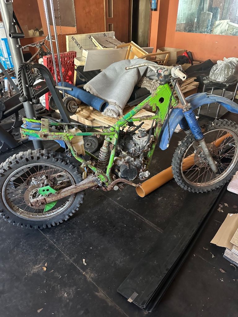 Kawasaki kmx 125 rolling chassis for parts 