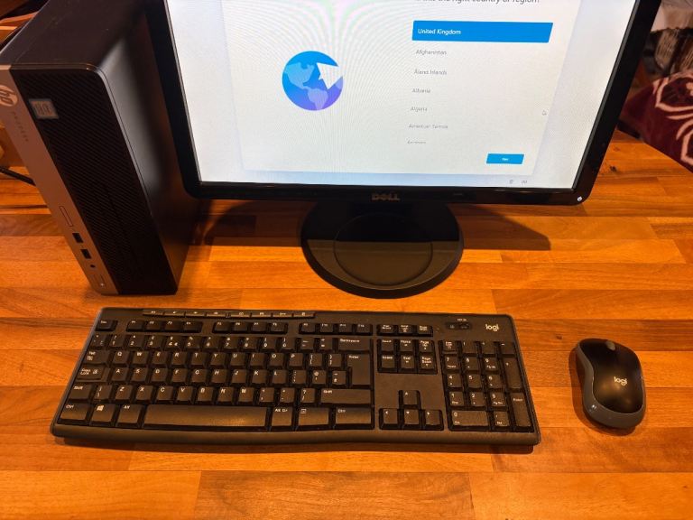 hp prodesk 400 G5/i5 8th gen/12gb/256gb ssd win 11 plus dell 19”monitor,keyboard&mouse