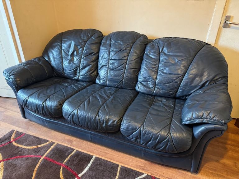 3 Seats Leather Sofa / Free To Go 