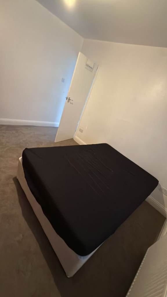 1 DOUBLE ROOM FOR RENT  IN HAYES NEAR HAYES HARLINGTON STATION 