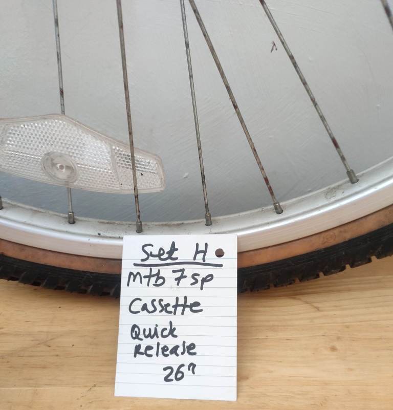 Mountain bike wheel set with tyres and 7 speed cassette 
