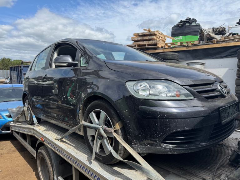 Vw golf plus LHD 2.0 tdi 2009 black BREAKING FOR PARTS 