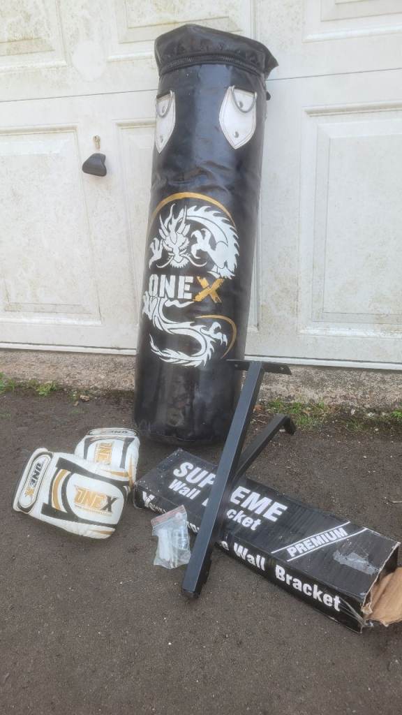 One X Junior 3ft Punch Bag with Gloves and Bracket