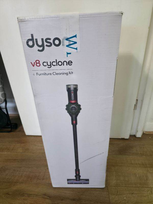 Dyson V8 cyclone 