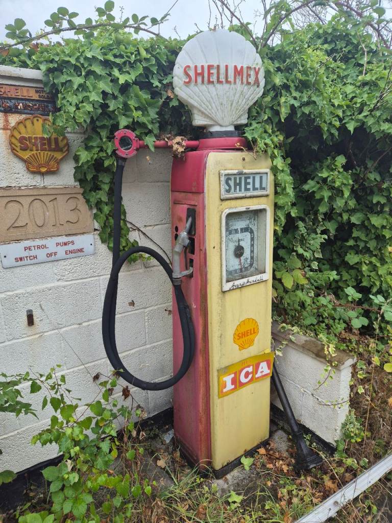 Avery Hardoll Vintage Petrol Pump