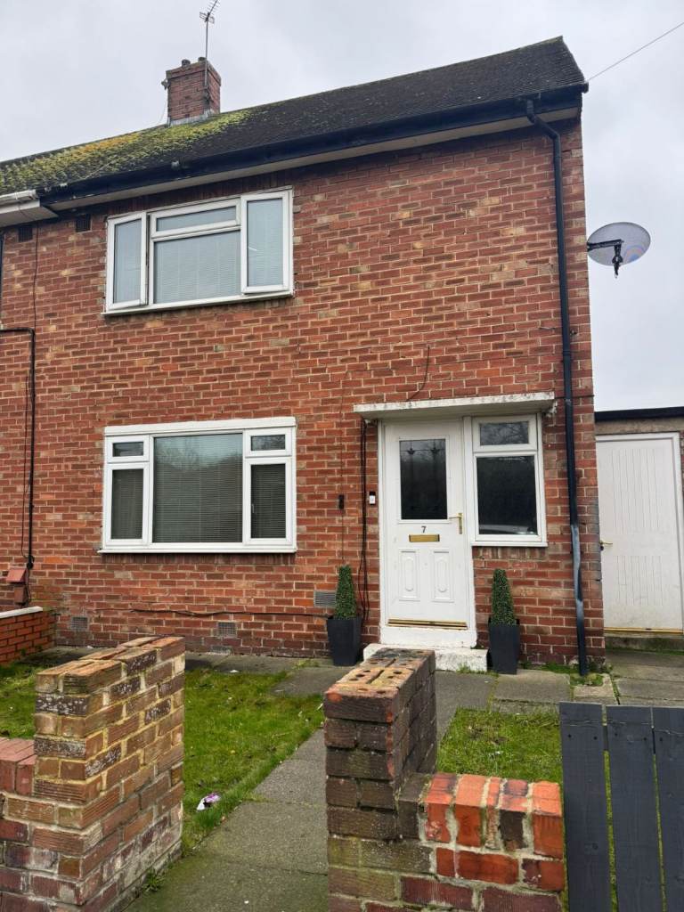 Lovely 2 Bedroom House available to rent in Thorney Close, Sunderland - Trent Road