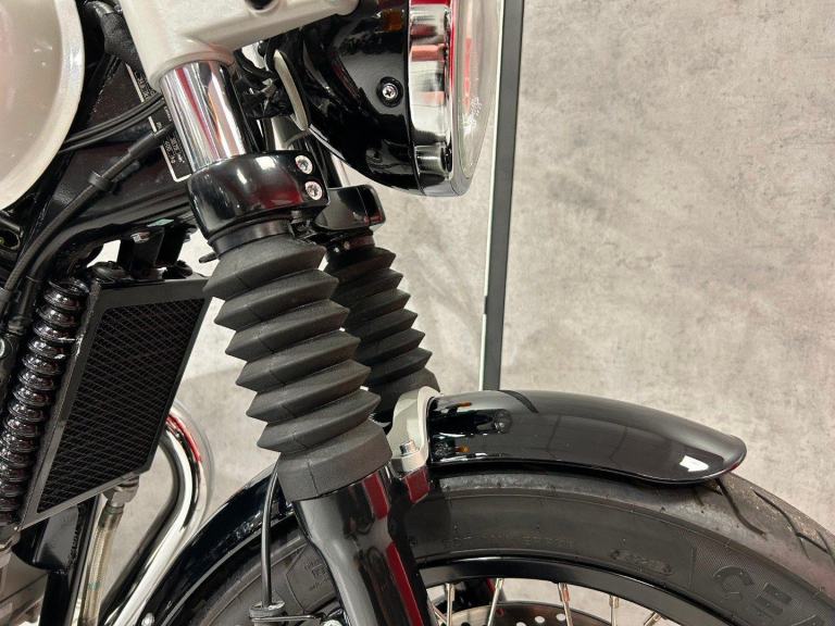 2024 Royal Enfield Interceptor 650 - 1886 miles - 1 OWNER! - STUNNING!