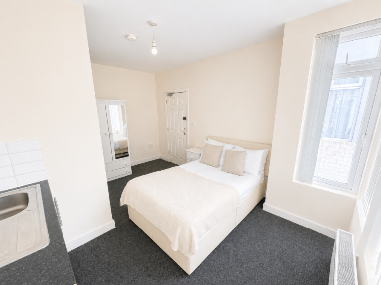 Available Now - Studio Room - En-Suite Bathroom - Includes Bills