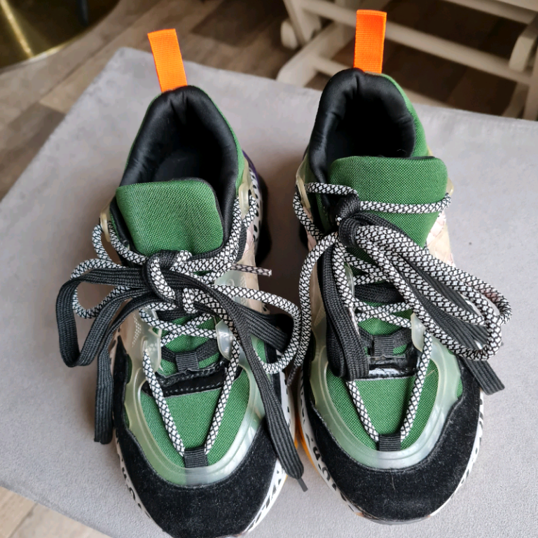 Platform Trainers located in 