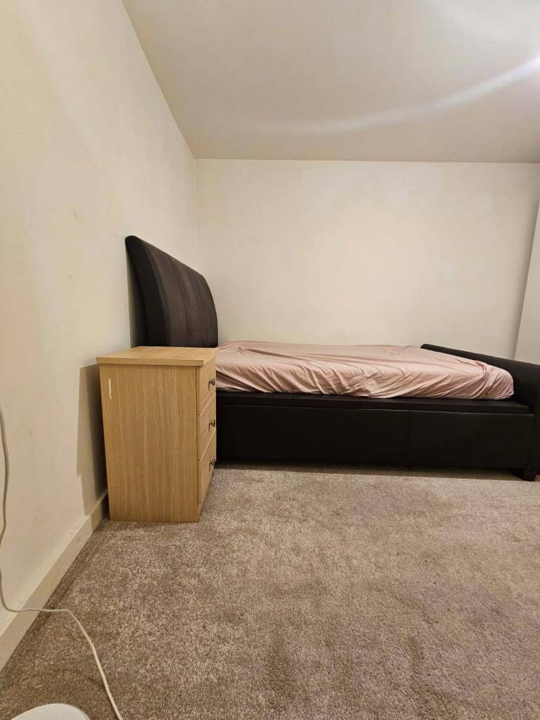 Spacious & Cosy Double Room For Rent AT M15 5AY