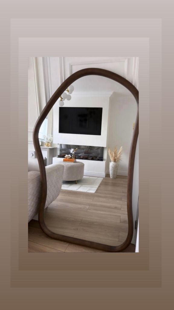 Williamandwood Large Irregular Wooden Frame Mirror – Good Condition