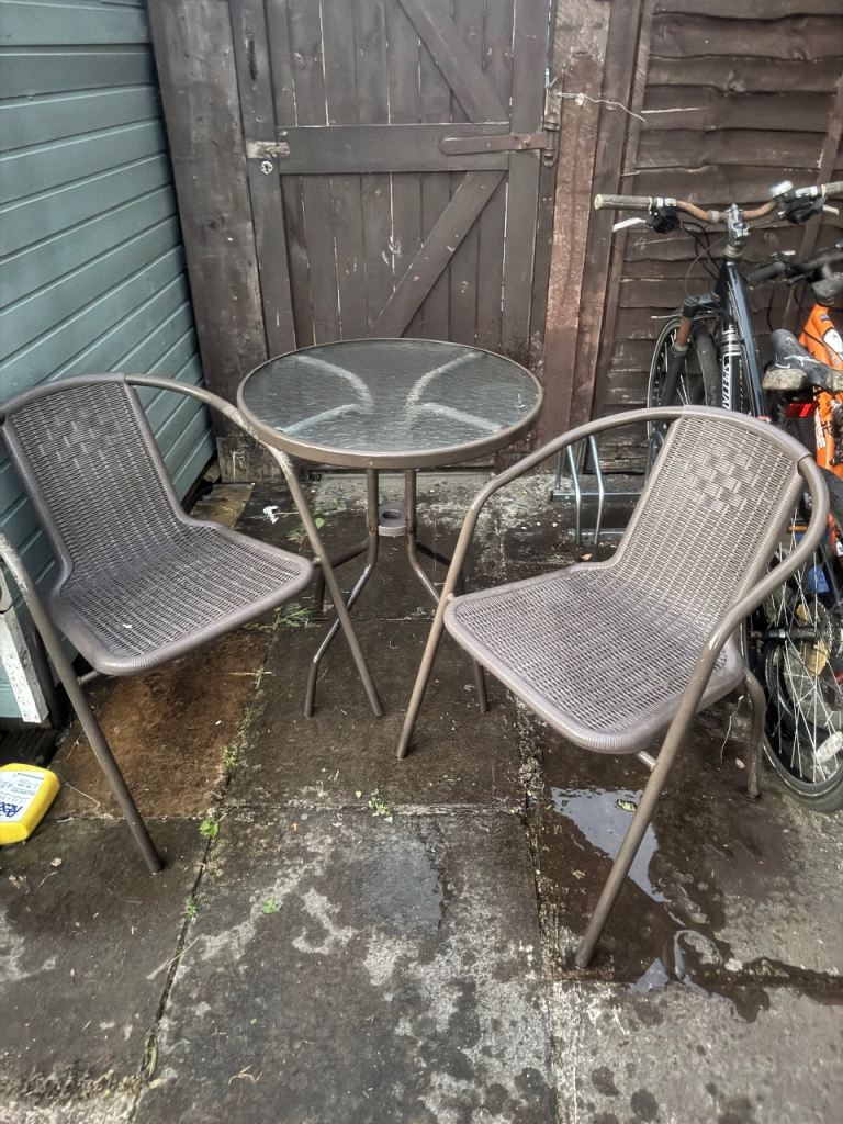 Outdoor glass table and chairs 