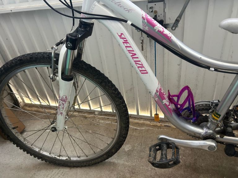 Girls MTB bike Specialized 