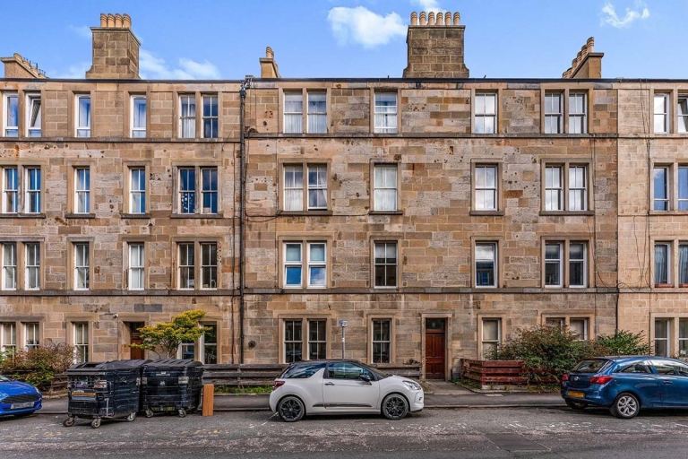 2 Bed Flat, Caledonian Place, EH11