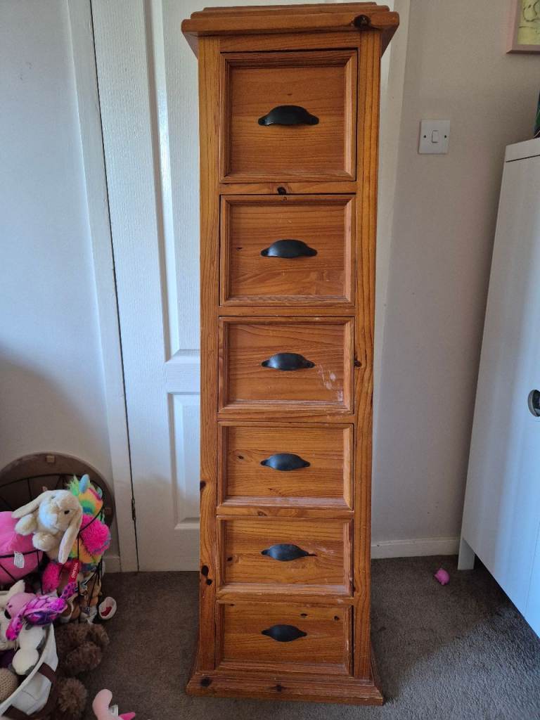 Pyramid storage unit